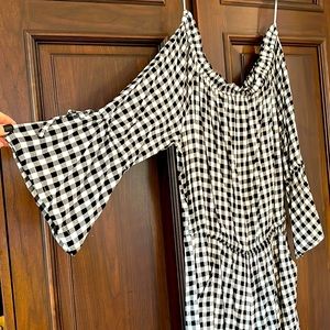 Black and white checkered romper never worn! Size small